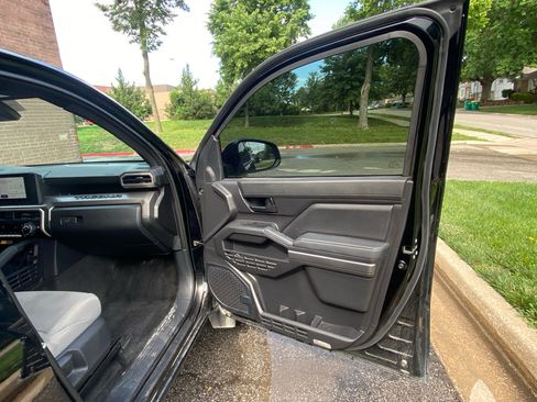 Used 2024 Toyota Tacoma SR5 AWD/4WD image 26