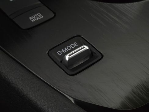 Used 2025 Nissan Rogue S image 5