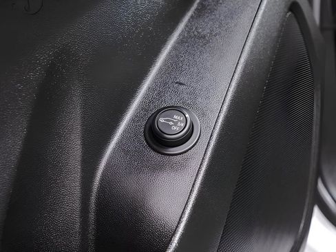 Used 2022 Chevrolet Equinox LT w/ LT True North Edition image 28