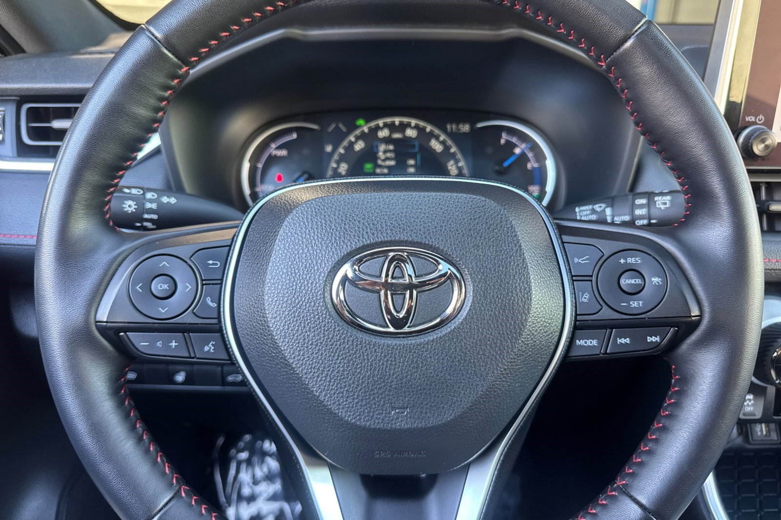 Used 2025 Toyota RAV4 SE AWD/4WD image 11