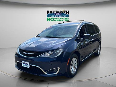Used 2017 Chrysler Pacifica Touring-L FWD image 22