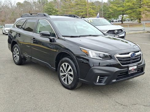 Used 2021 Subaru Outback Premium image 3