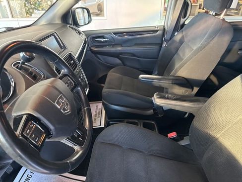 Used 2020 Dodge Grand Caravan SE image 15