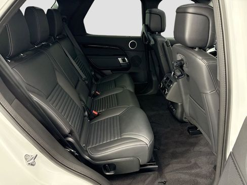 Certified 2025 Land Rover Discovery S image 21