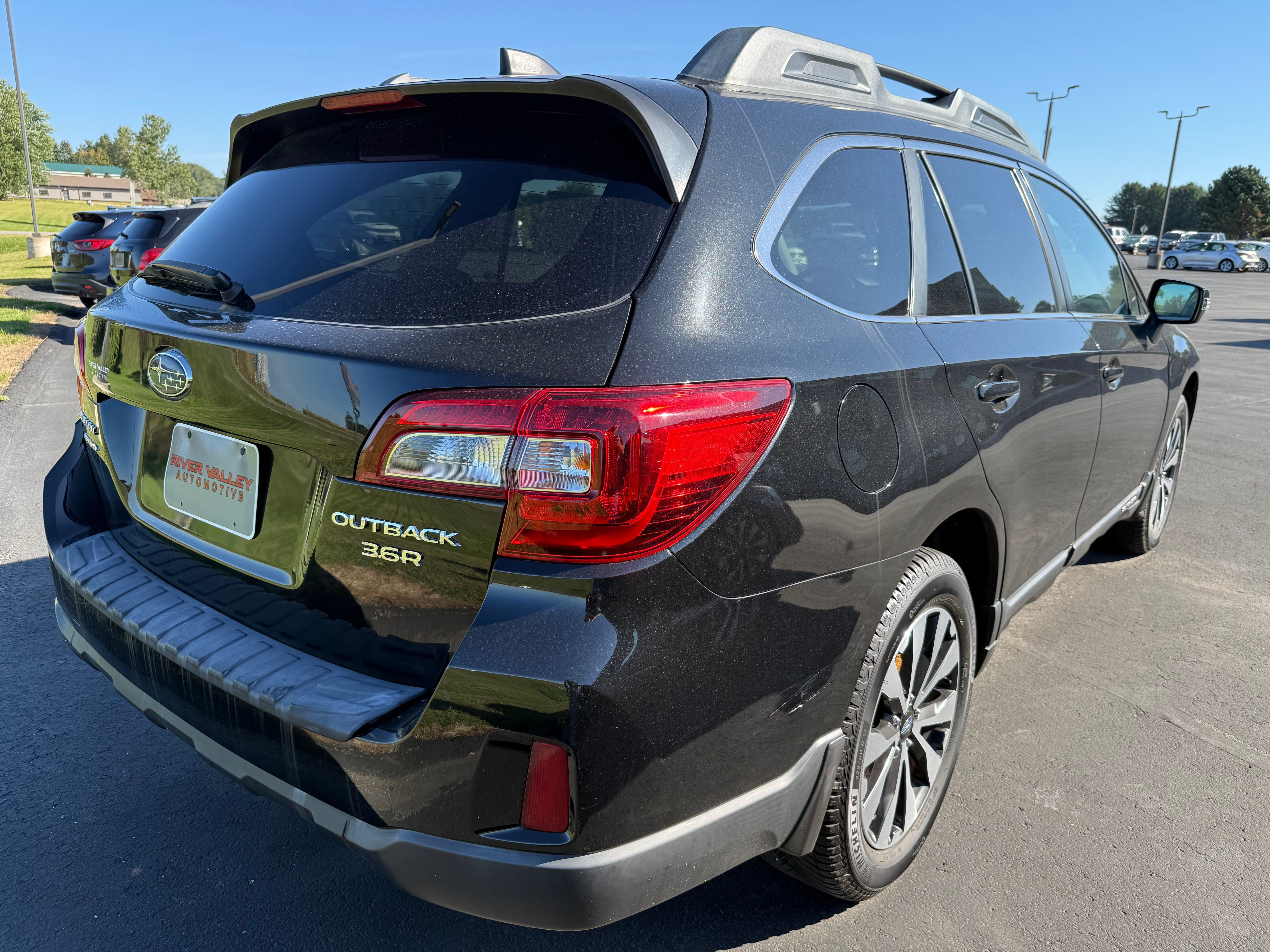 Used 2016 Subaru Outback 3.6R Limited AWD/4WD image 3