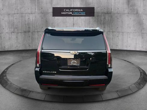 Used 2017 Cadillac Escalade Premium Luxury RWD image 6