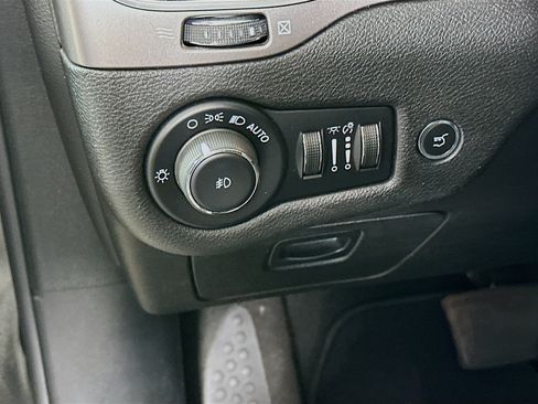 Used 2021 Jeep Cherokee Limited AWD/4WD image 17