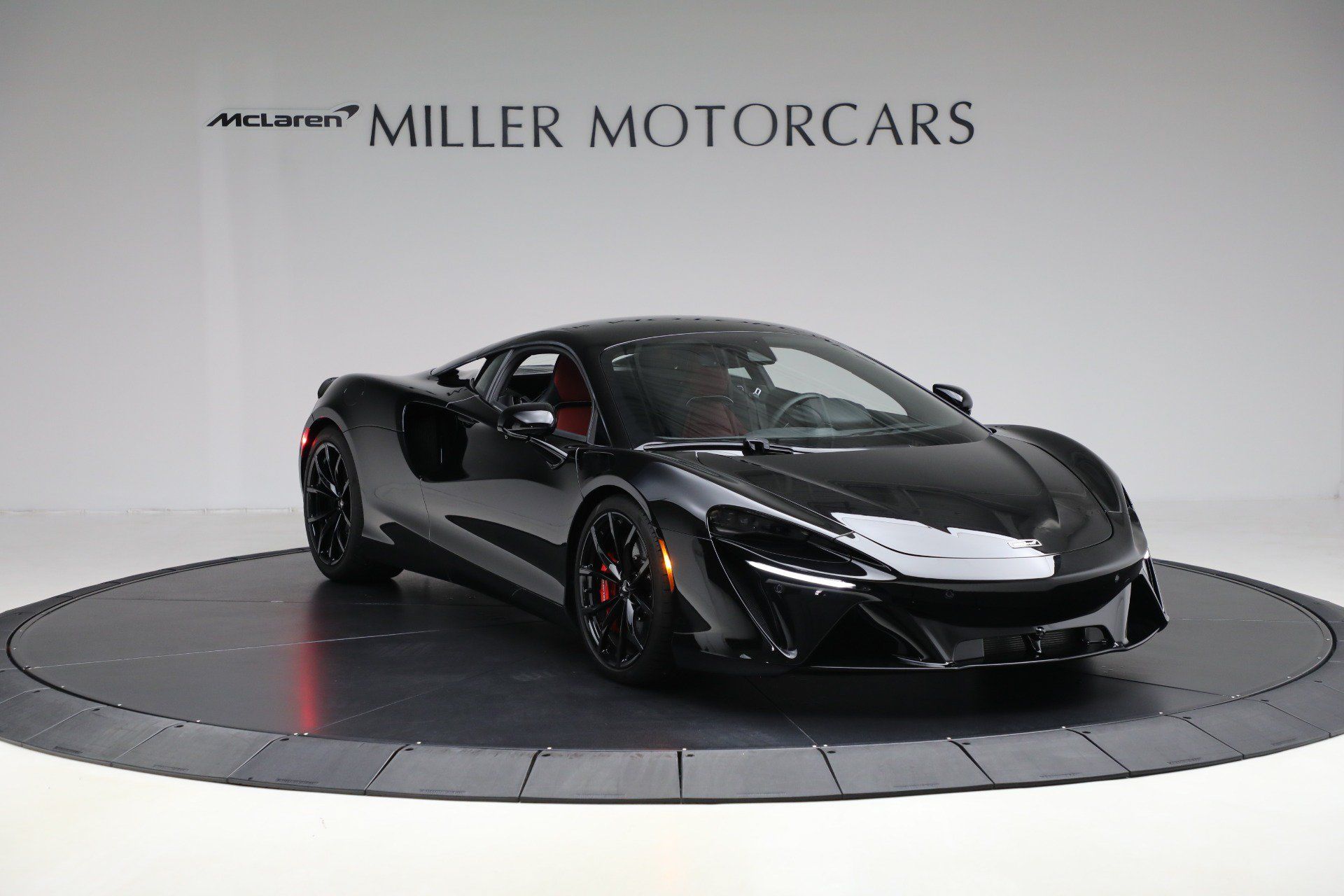 Used 2024 McLaren Artura RWD image 11