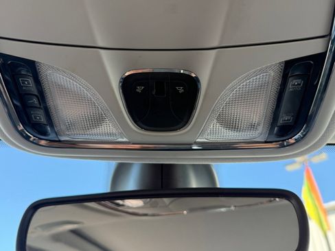 Used 2019 Jeep Cherokee Latitude Plus w/ Comfort/Convenience Group image 32