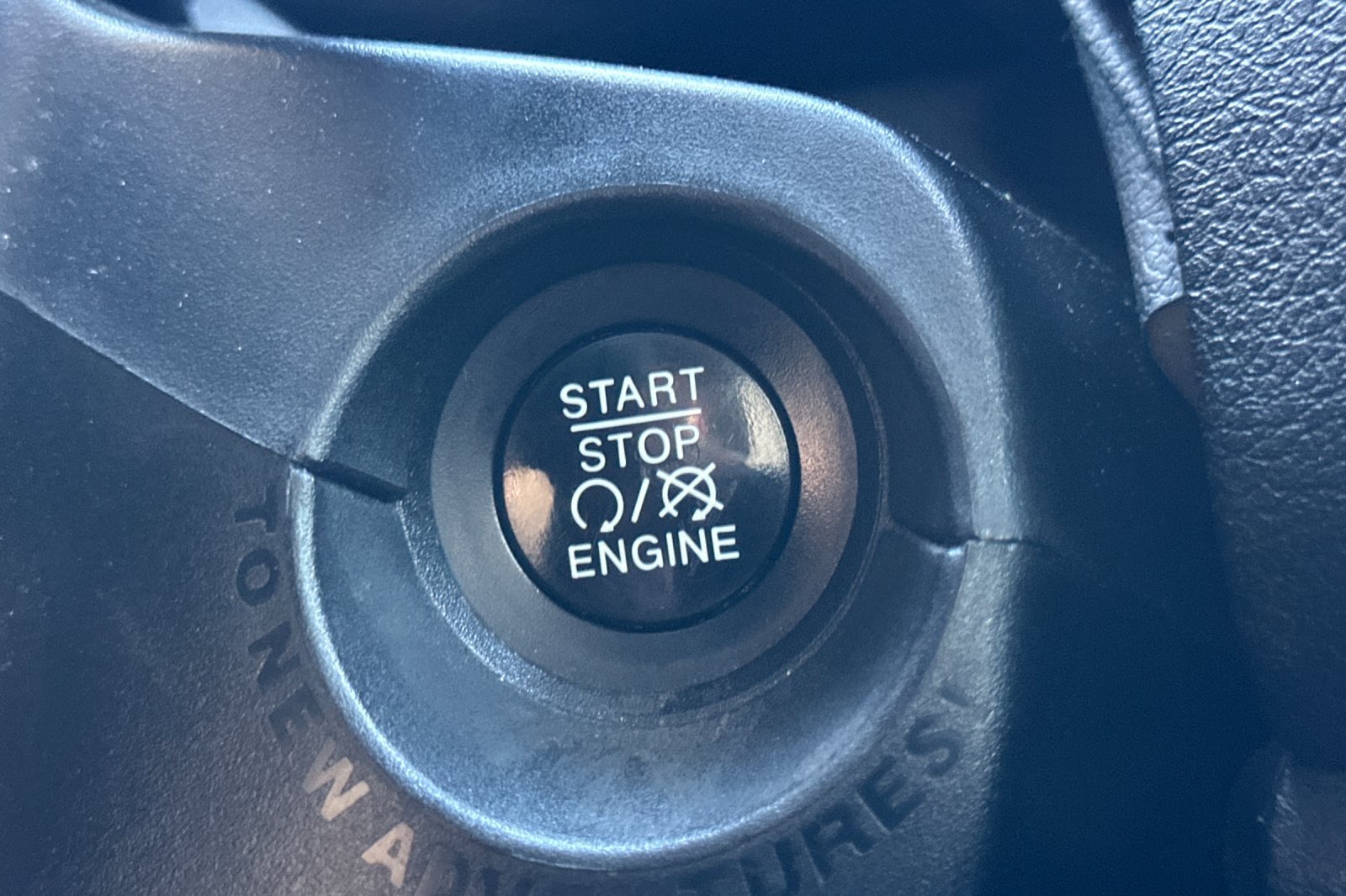 Used 2018 Jeep Renegade Latitude FWD image 33