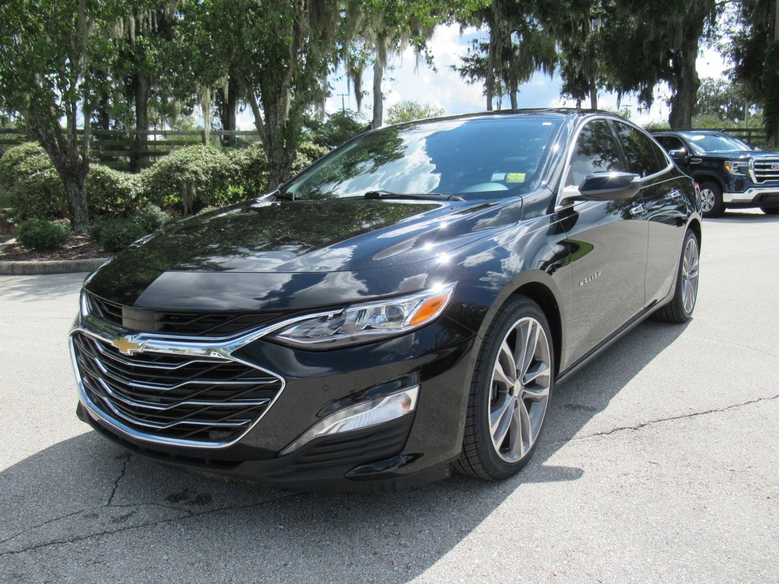Used 2022 Chevrolet Malibu Premier FWD image 3