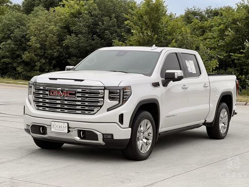 Used 2023 GMC Sierra 1500 Denali w/ Technology Package AWD/4WD image 9