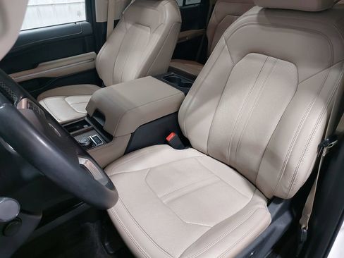 Used 2023 Ford Expedition Limited image 17