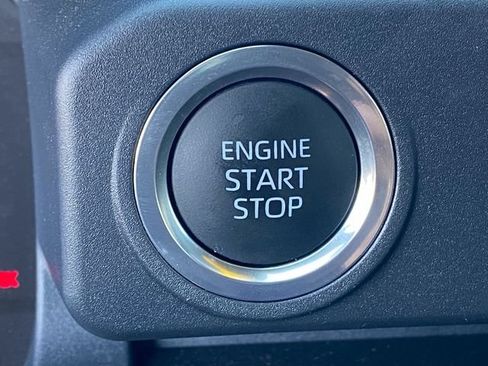 Used 2025 Toyota 4Runner SR5 AWD/4WD image 25
