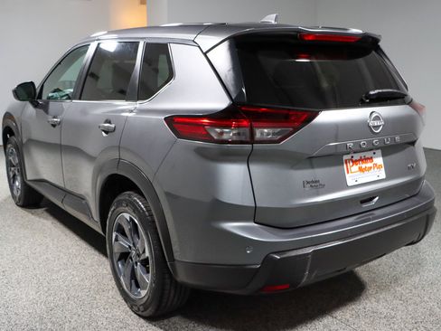 Used 2024 Nissan Rogue SV FWD image 9