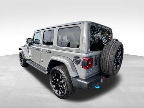 Used 2023 Jeep Wrangler Unlimited Sahara w/ Cold Weather Group AWD/4WD image 5