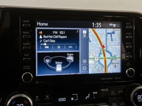 Used 2021 Toyota Highlander XLE AWD/4WD image 17
