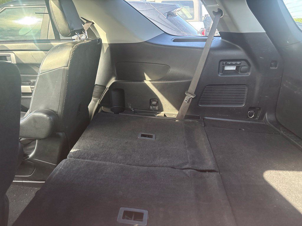 Used 2023 Ford Explorer Limited AWD/4WD image 8