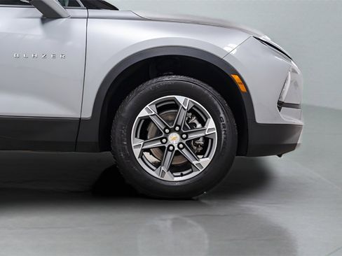 Used 2025 Chevrolet Blazer LT image 7