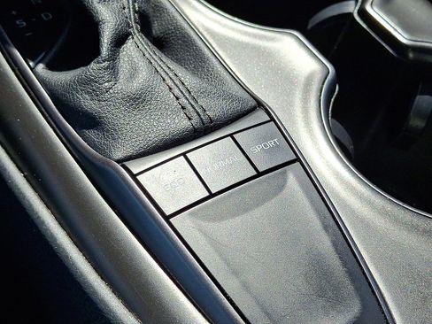 Used 2024 Toyota Camry SE image 16