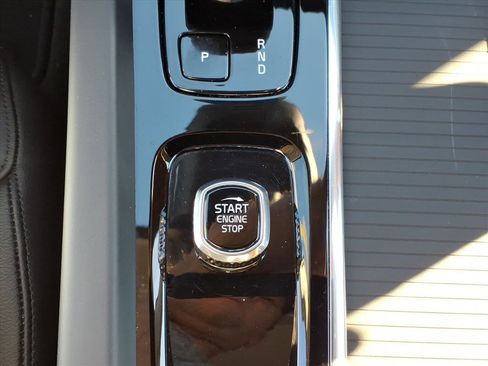 Certified 2025 Volvo S60 B5 Core image 25