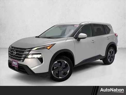 Used 2024 Nissan Rogue SV image 1