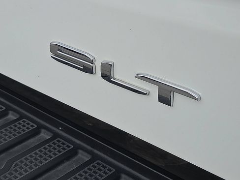 Used 2026 GMC Sierra 1500 SLT AWD/4WD image 8