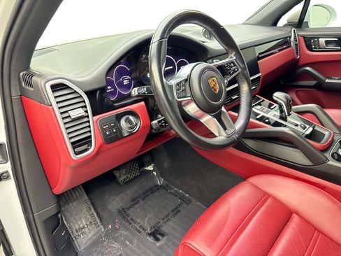 Used 2022 Porsche Cayenne w/ Premium Package AWD/4WD image 49