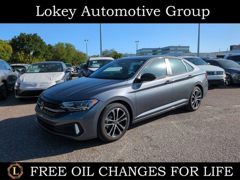 Used 2023 Volkswagen Jetta Sport image 1