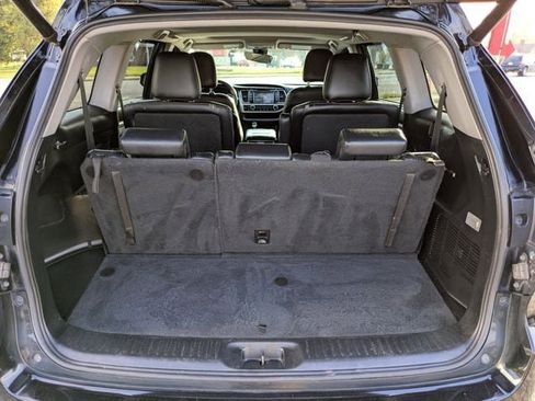 Used 2019 Toyota Highlander SE AWD/4WD image 14