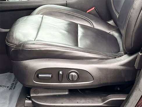 Used 2018 Chevrolet Traverse LT image 19