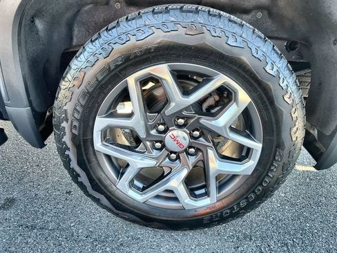 Used 2023 GMC Sierra 1500 SLT w/ SLT Premium Plus Package AWD/4WD image 18