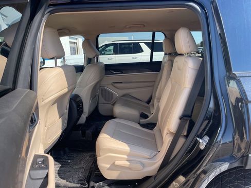 Used 2022 Jeep Grand Cherokee L Limited AWD/4WD image 12