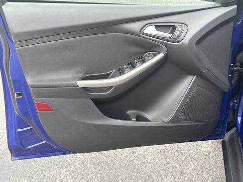 Used 2015 Ford Focus Titanium FWD image 10