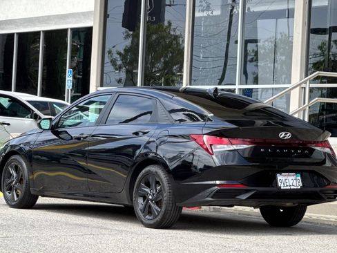 Used 2021 Hyundai Elantra SEL w/ Convenience Package FWD image 6