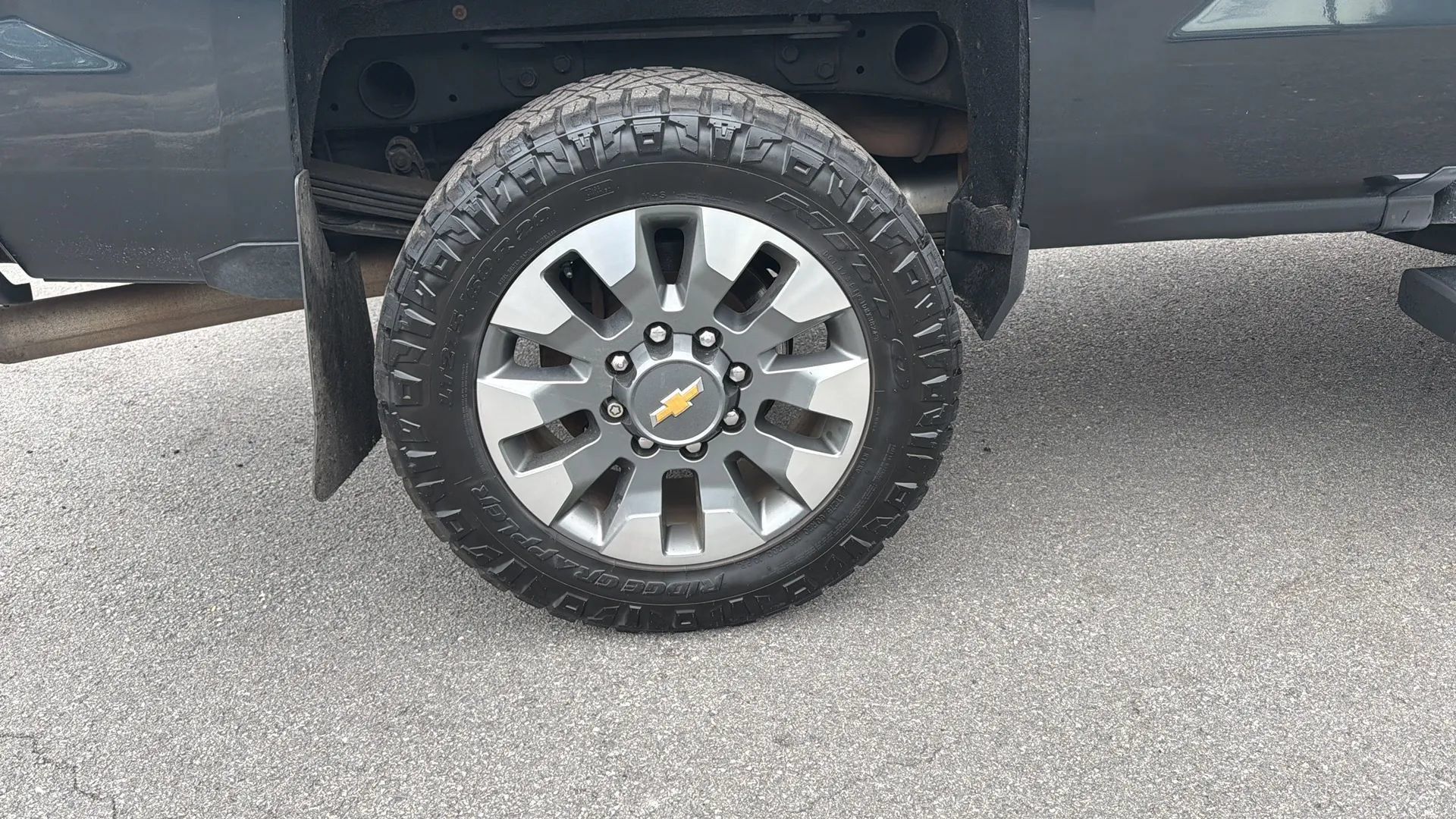 Used 2017 Chevrolet Silverado 2500 High Country w/ Snow Plow Prep Package AWD/4WD image 9