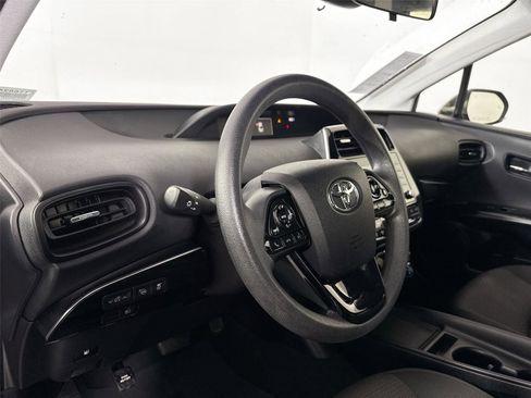 Certified 2022 Toyota Prius LE image 4