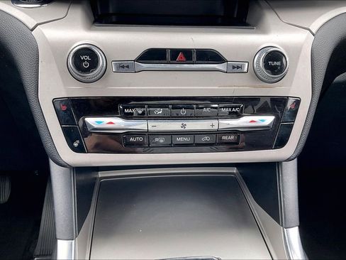 Certified 2024 Ford Explorer XLT w/ Equipment Group 202A image 33