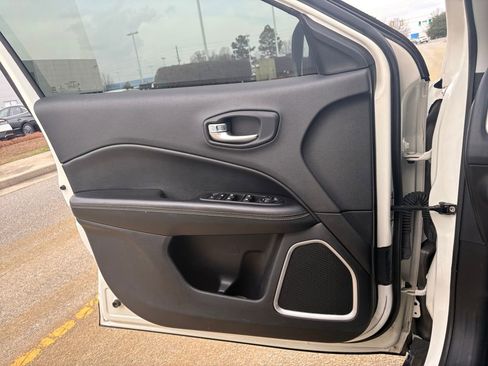 Used 2021 Jeep Compass Latitude image 11