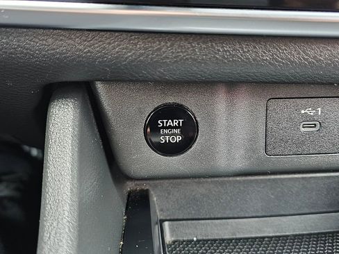 Used 2024 Nissan Rogue S image 25