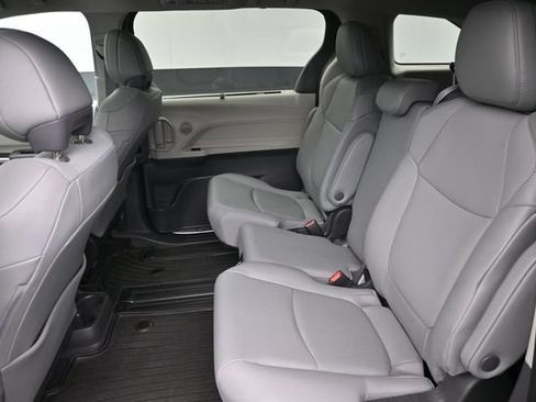 Certified 2023 Toyota Sienna XLE w/ Protection Package (TMS) FWD image 15