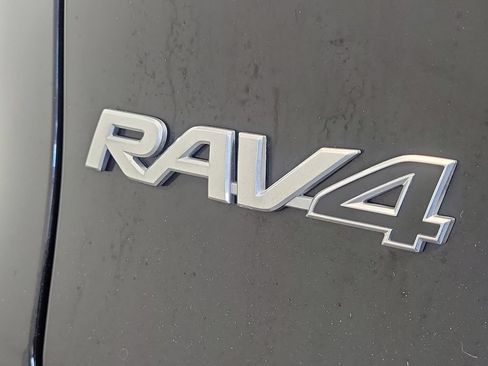 Used 2024 Toyota RAV4 XLE w/ Convenience Package FWD image 8