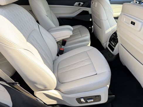 Used 2021 BMW X7 xDrive40i w/ Premium Package AWD/4WD image 25