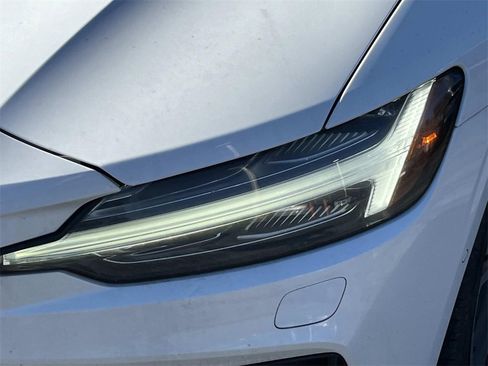 Used 2019 Volvo S60 T6 R-Design image 9