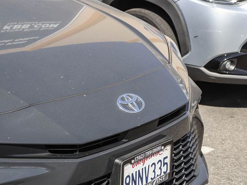 Used 2025 Toyota Camry SE w/ Convenience Package image 6