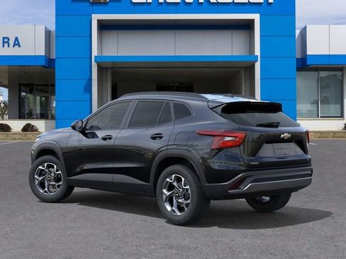 New 2026 Chevrolet Trax LT w/ Driver Confidence Package FWD image 3