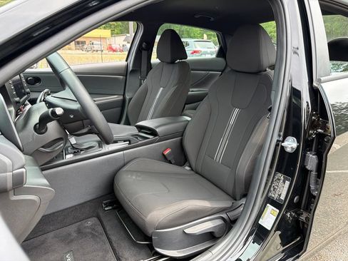 Used 2025 Hyundai Elantra Sport FWD image 18
