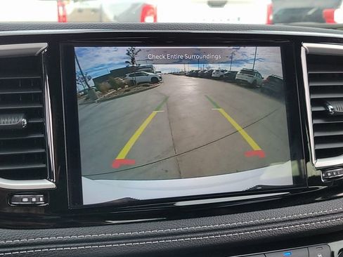 Used 2024 Chrysler Pacifica Touring-L w/ S Appearance Package image 19