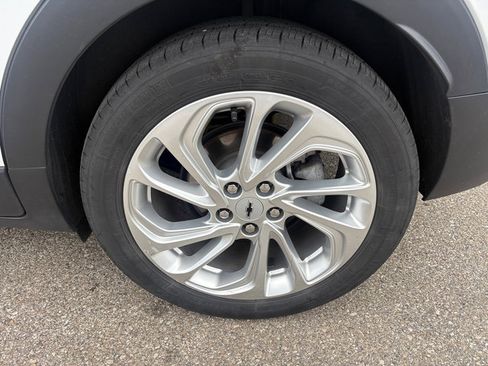 Used 2023 Chevrolet Bolt EUV LT FWD image 35