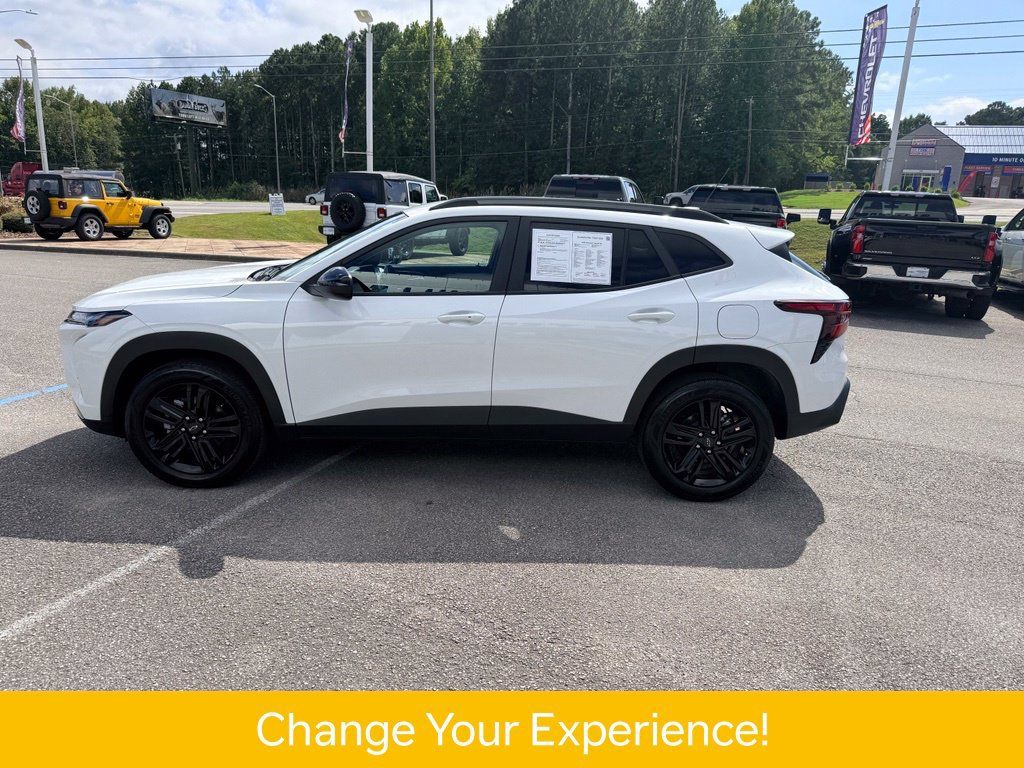 Used 2025 Chevrolet Trax ACTIV w/ Driver Confidence Package FWD image 3